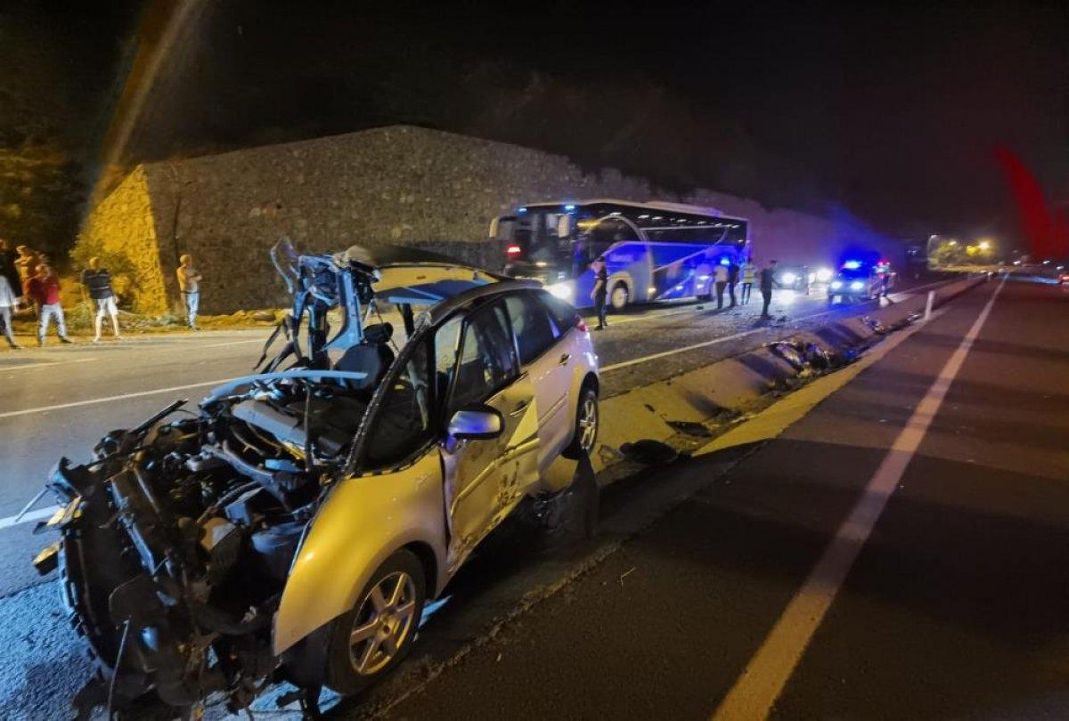 Zonguldak'ta gurbetçinin otomobili traktörle çarpıştı: 1 ölü 7 yaralı