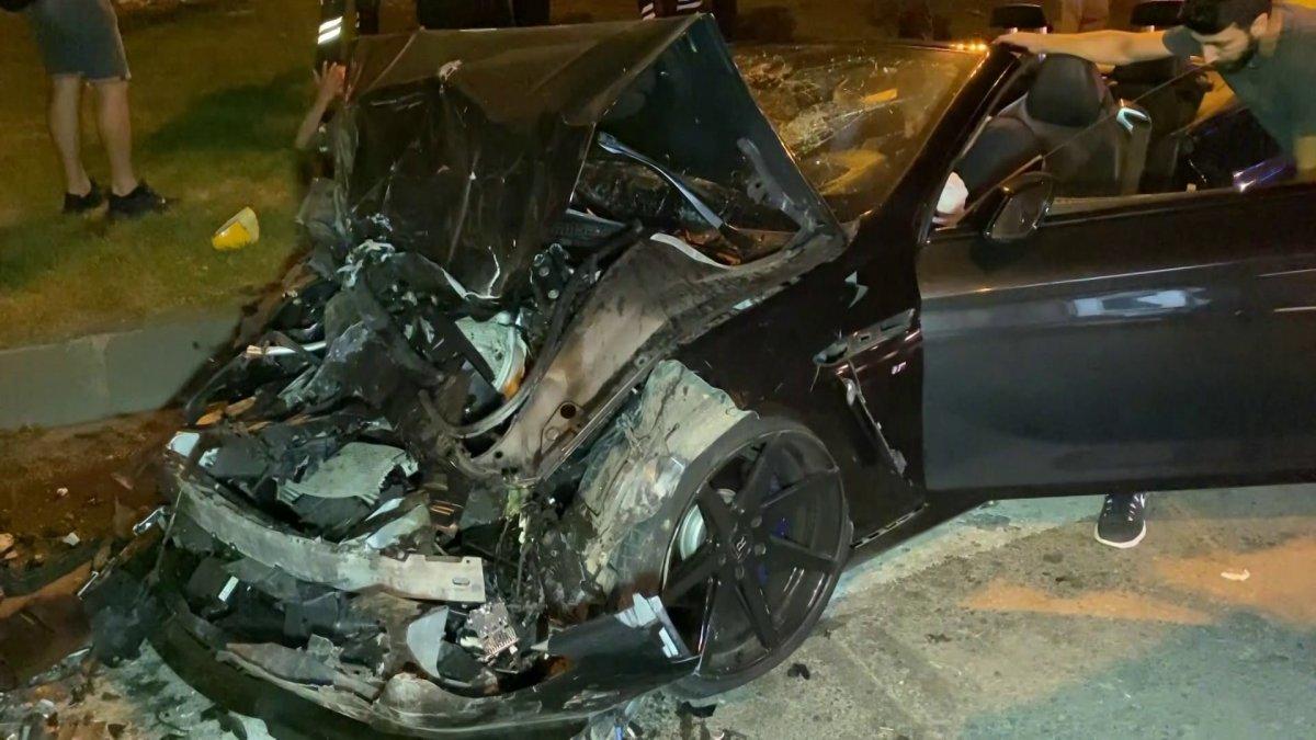 Kadıköy’de makas attı: 1’i ağır 4 yaralı