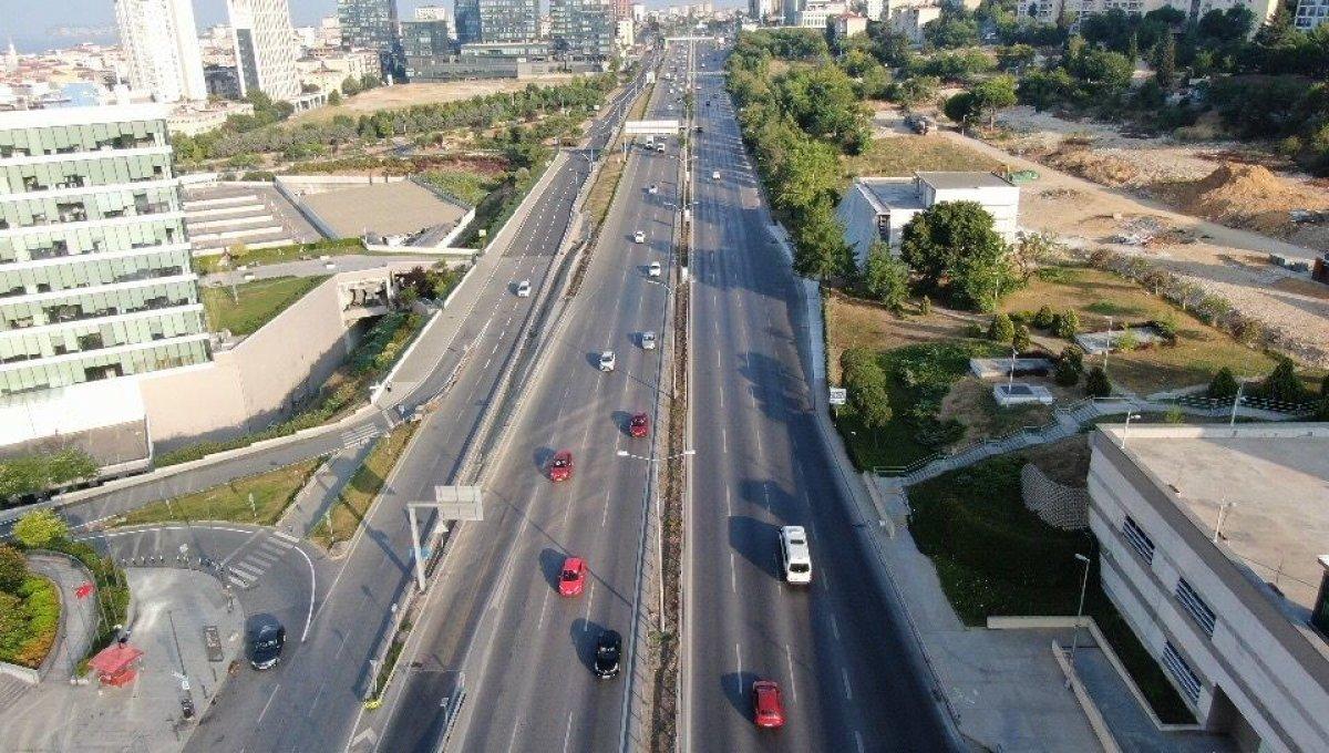 İstanbul'da bayramın ilk gününde yollar boş kaldı