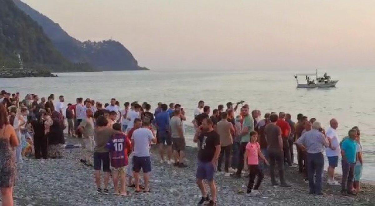 Artvin'de 10 yaşındaki çocuk denizde kayboldu