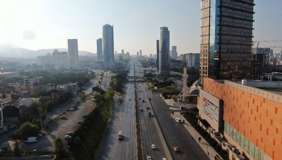 İstanbul'da bayramın ilk gününde yollar boş kaldı