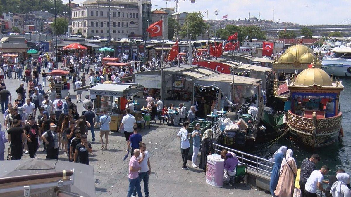 Eminönü'nde bayram yoğunluğu yaşanıyor