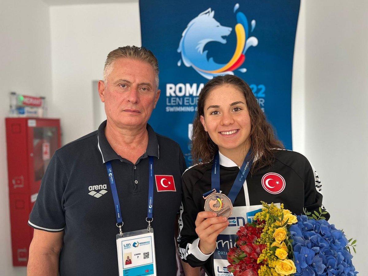 Milli yüzücü Defne Coşkun Avrupa üçüncüsü