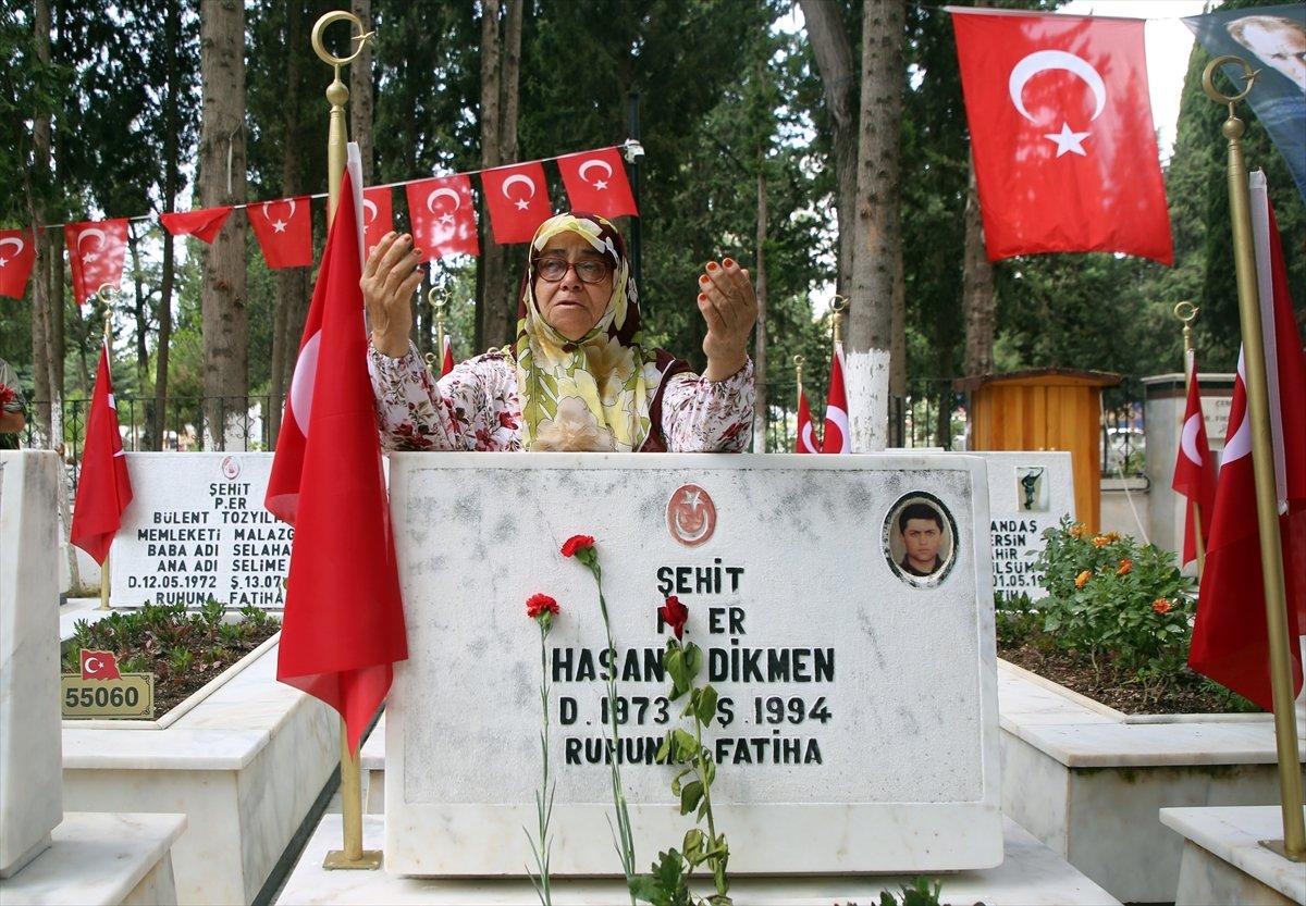 En hüzünlü bayramların adresi şehitlikler