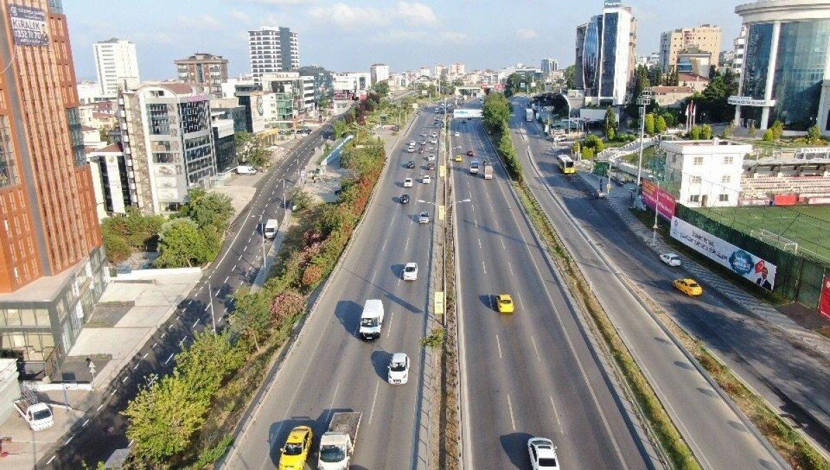 İstanbul'da bayramın ilk gününde yollar boş kaldı
