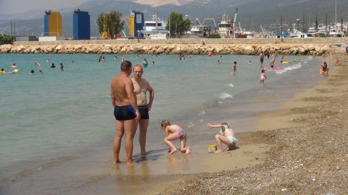Mersin'de bayramda Ruslar denizin tadını çıkardı