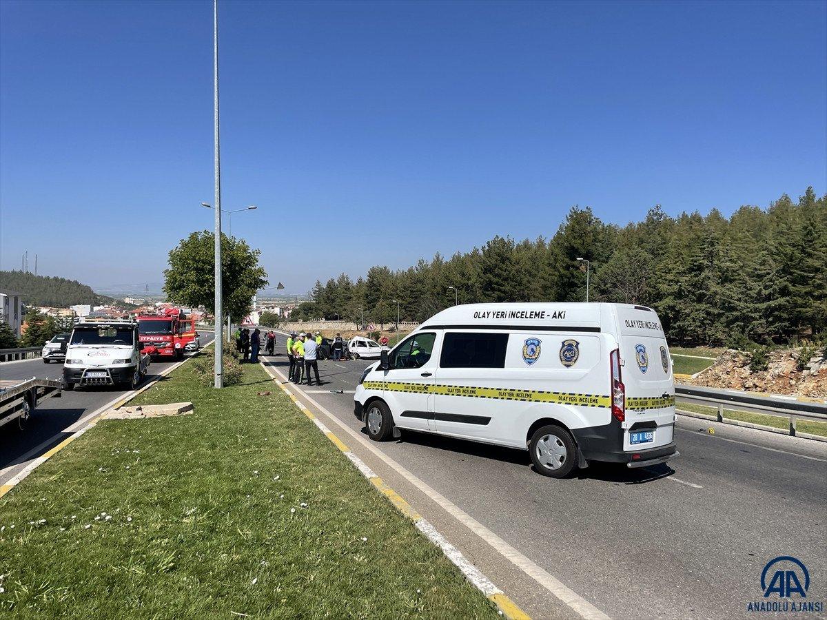 Denizli'de iki otomobilin çarpıştığı kazada 1 kişi öldü, 7 kişi yaralandı