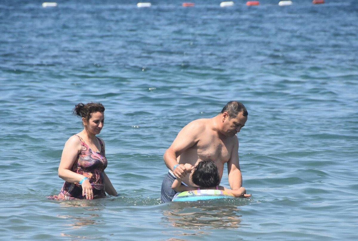 Bodrum'da bayram tatilinde plajlar doldu