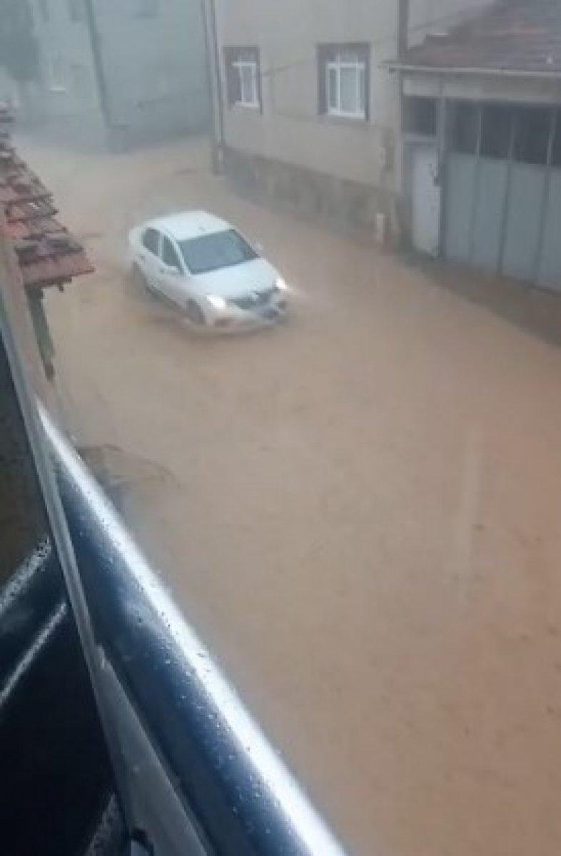 Bursa İnegöl'de sağanak sonrası sel