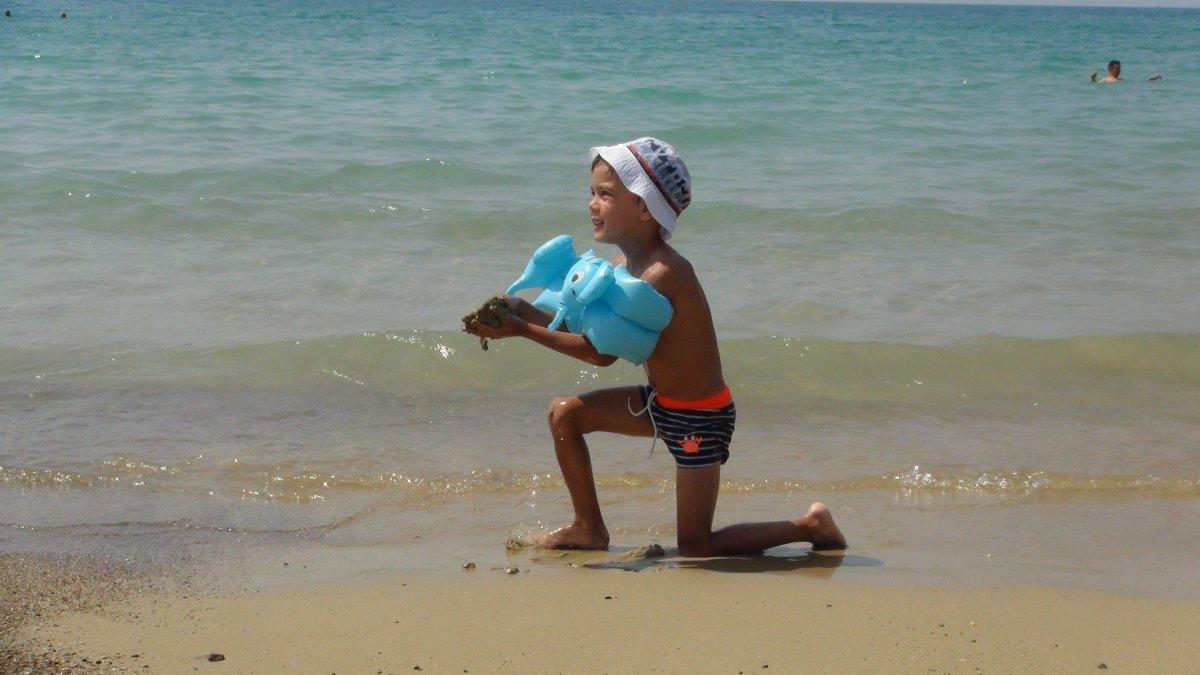 Mersin'de bayramda Ruslar denizin tadını çıkardı