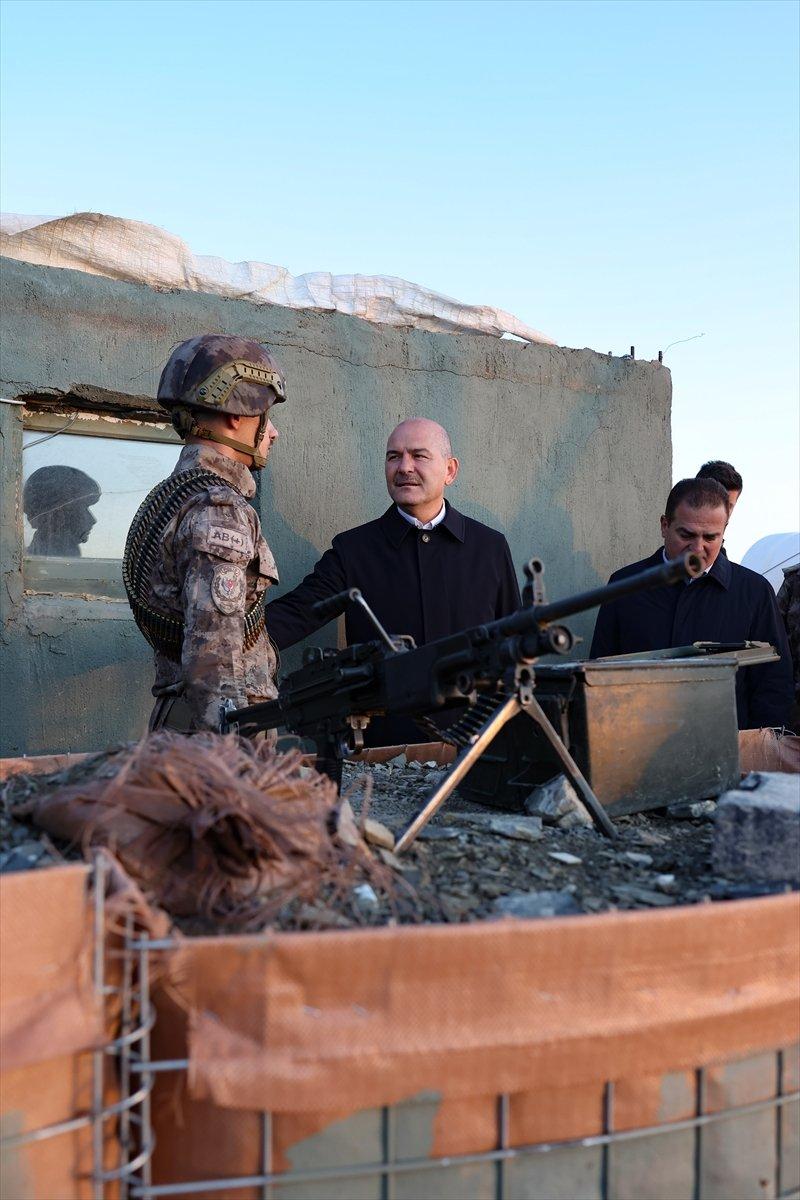 Süleyman Soylu, bayram namazını askerlerle kıldı