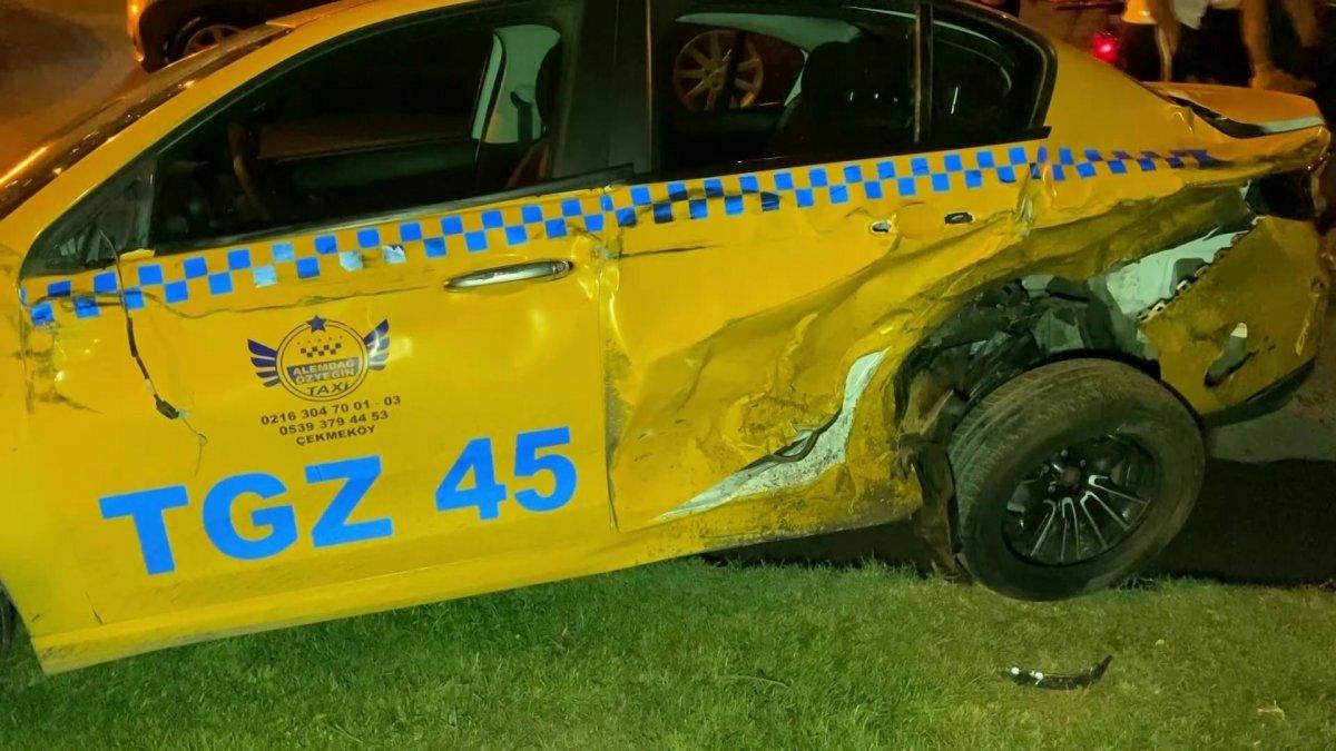 Kadıköy’de makas attı: 1’i ağır 4 yaralı