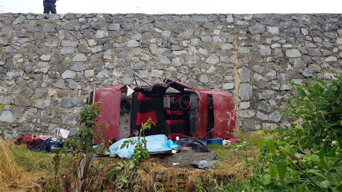 Edirne'de otomobil şarampole yuvarlandı: 2 ölü, 2 yaralı