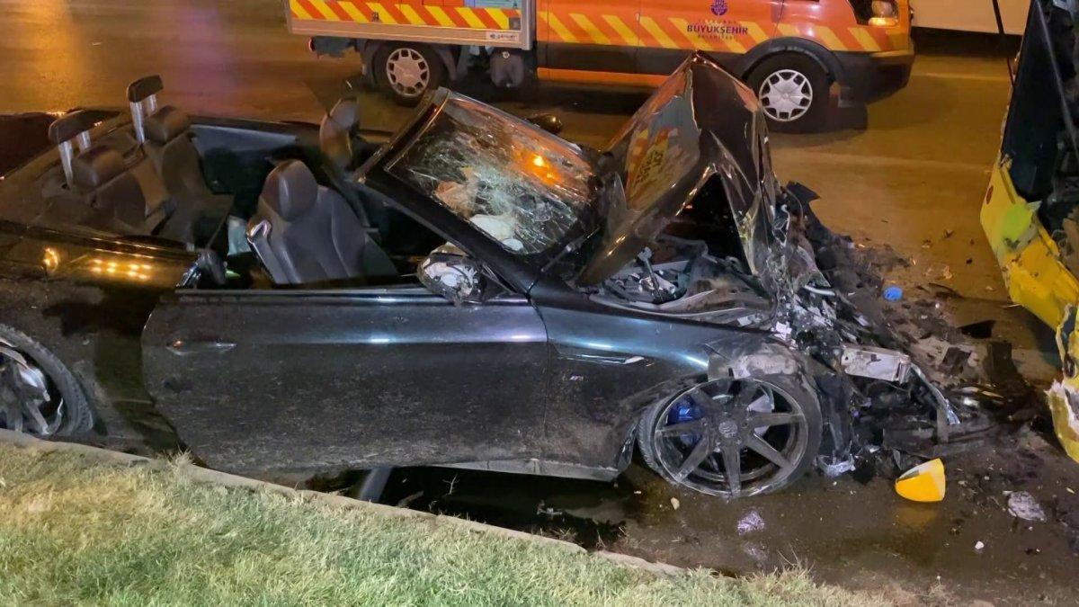 Kadıköy’de makas attı: 1’i ağır 4 yaralı