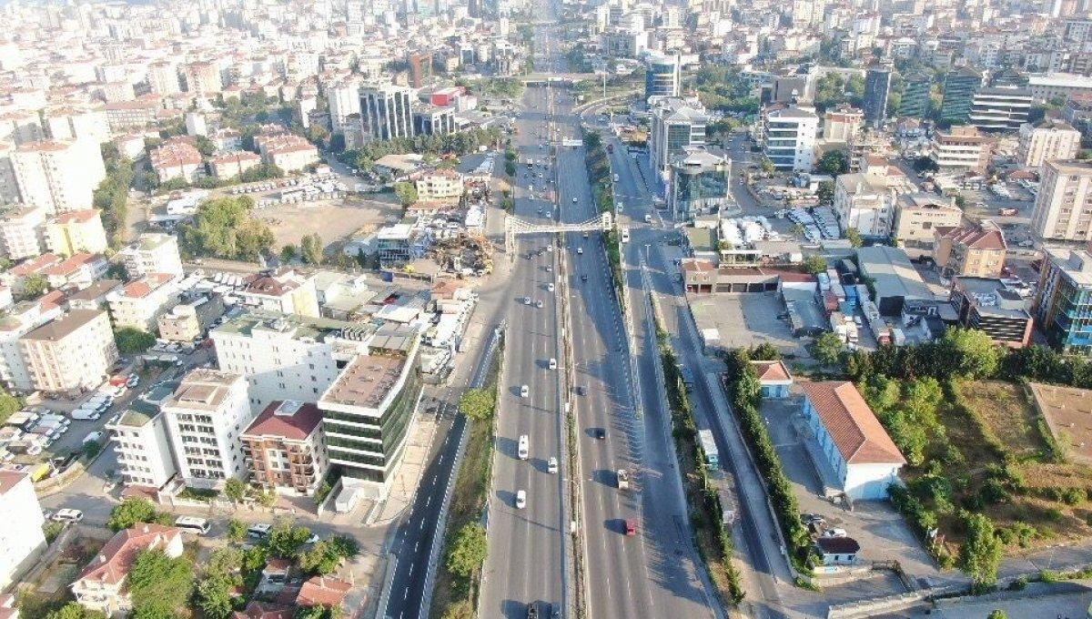 İstanbul'da bayramın ilk gününde yollar boş kaldı