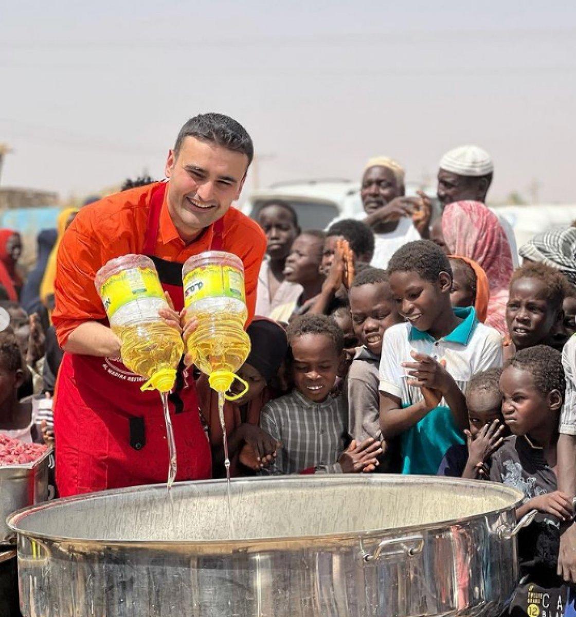CZN Burak'tan Afrikalı çocuklara bayram sürprizi