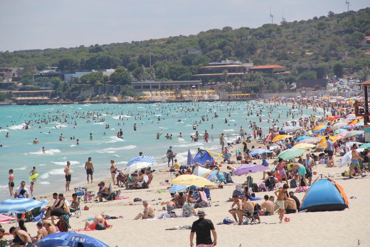 Çeşme tatilcilerin akınına uğradı