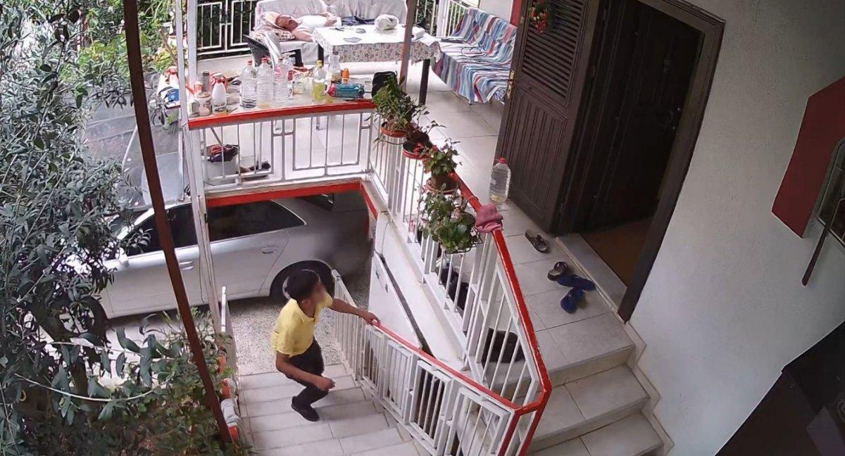 Mersin'de uyuyan adamı güpegündüz soydu