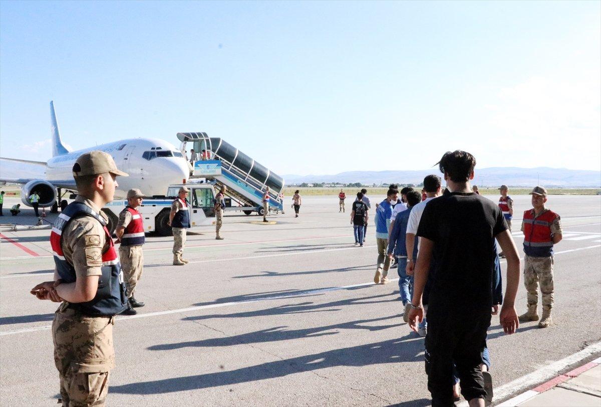 2022'de toplam 52 bin 11 göçmen sınır dışı edildi