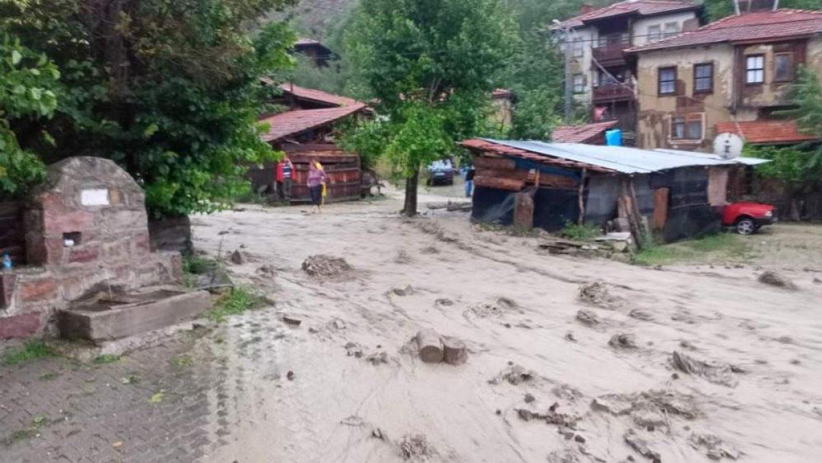 Ankaralı yine yağmura ve sele teslim