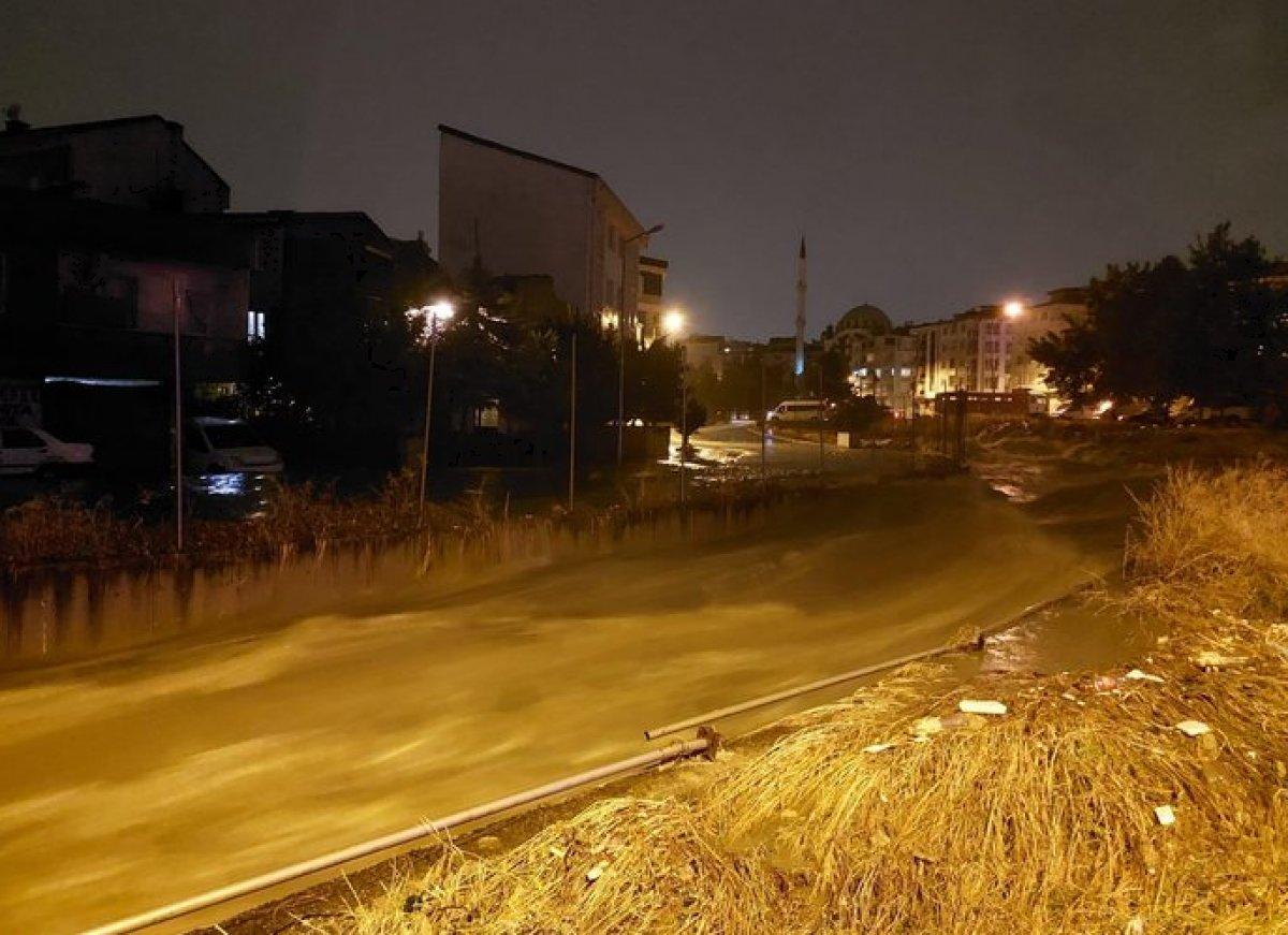 Esenyurt'ta su baskını meydana geldi