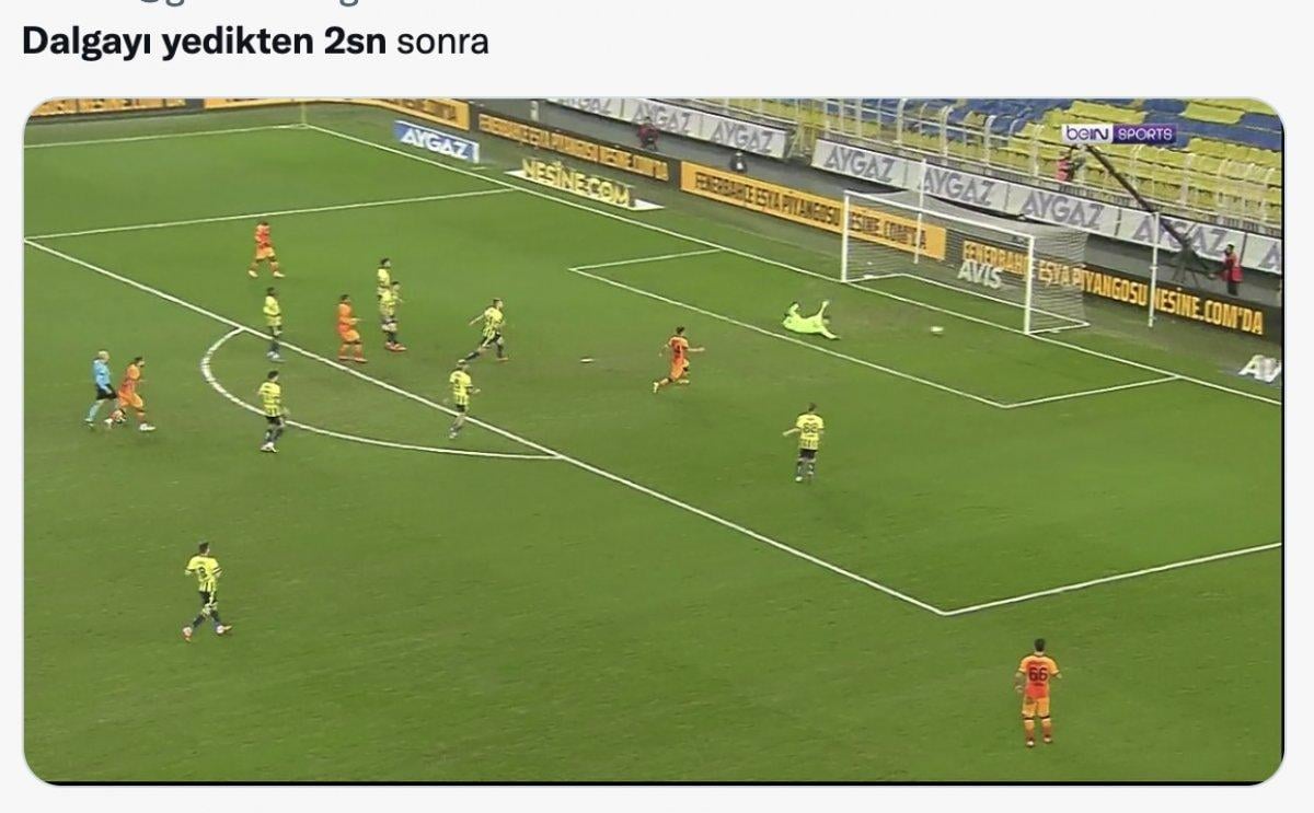 Pınar Deniz, dalgayı yedikten sonra