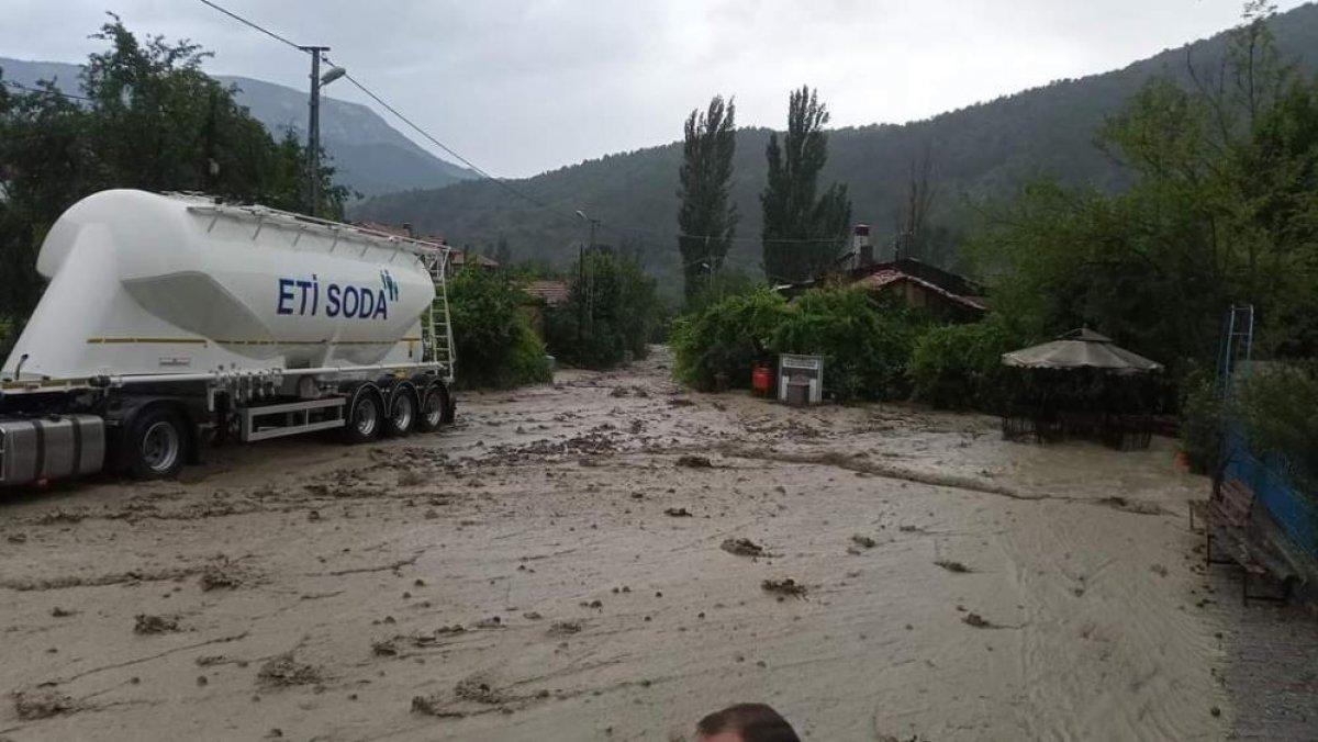 Ankaralı yine yağmura ve sele teslim