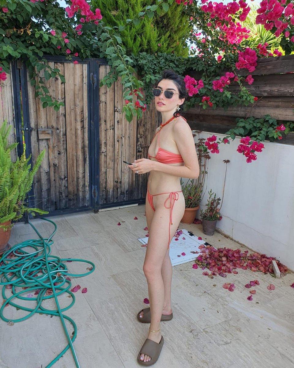 Hazar Ergüçlü’nün bikinili paylaşımı dikkat çekti