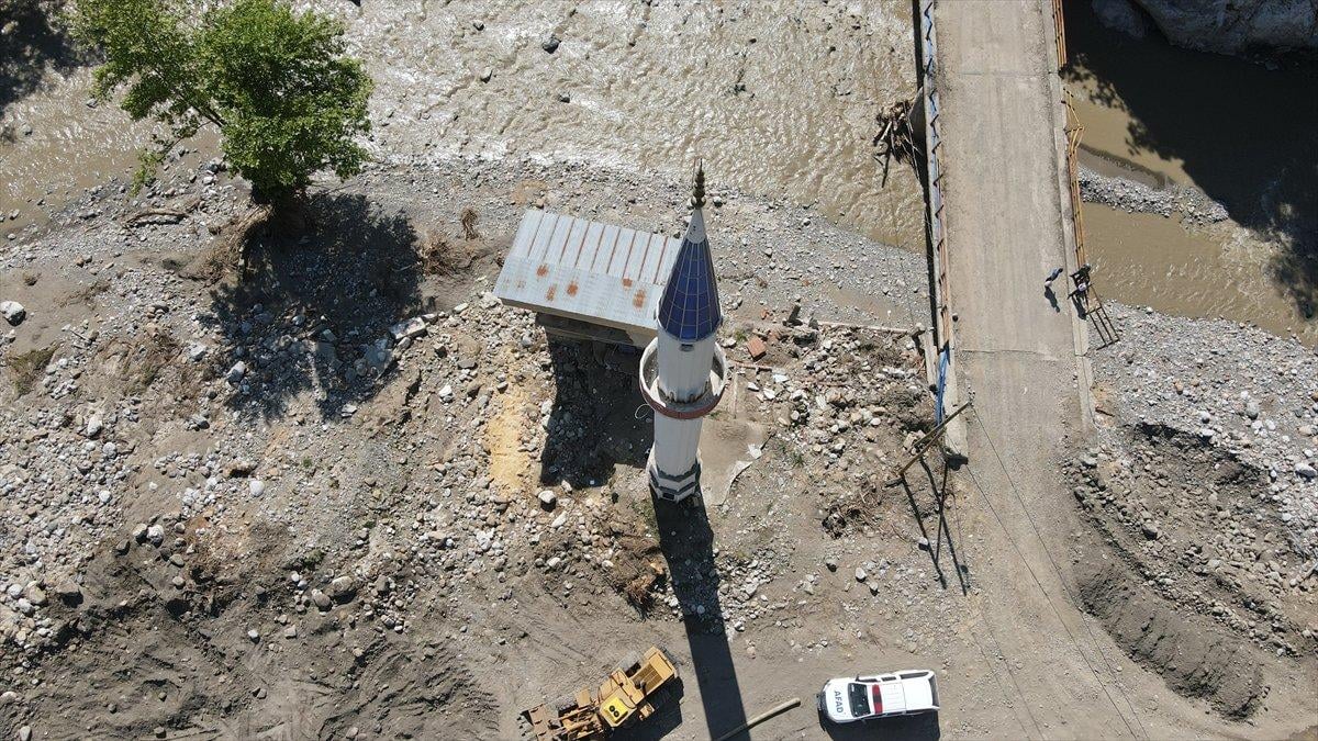 Kastamonu'da sellere direnen minare