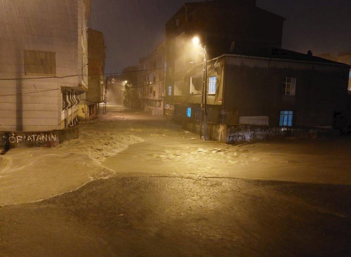 Esenyurt'ta su baskını meydana geldi