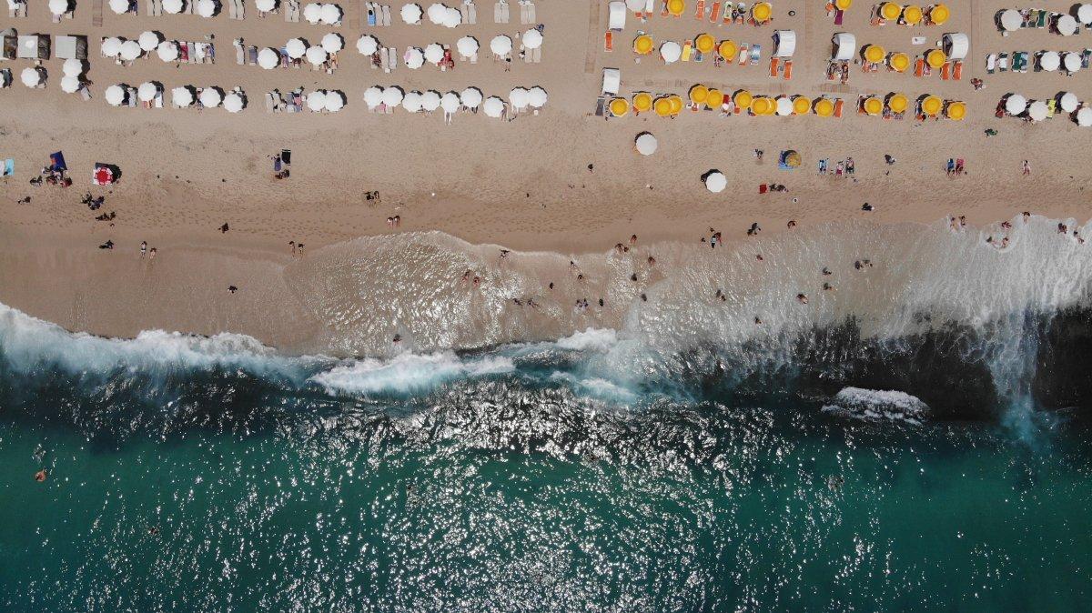 Antalya'da bayramda termometreler 39 dereceyi gösterdi