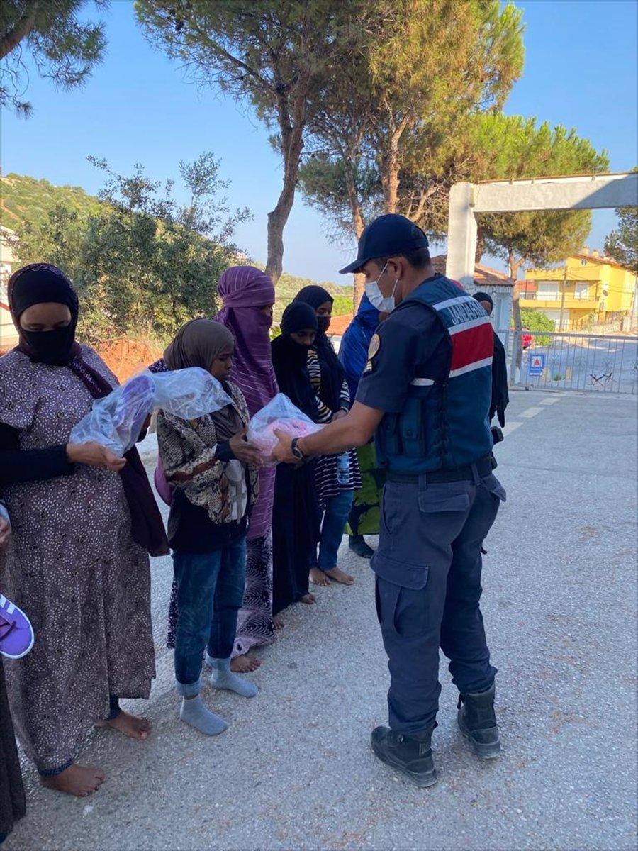 İzmir'de sınırı geçmeye çalışan 447 göçmen yakalandı