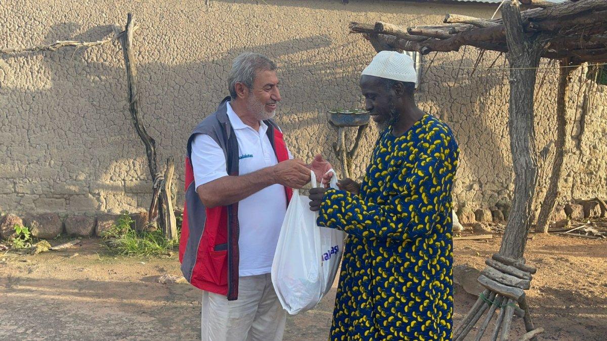 Sadakataşı bayram sevincini 35 ülkede yaşattı