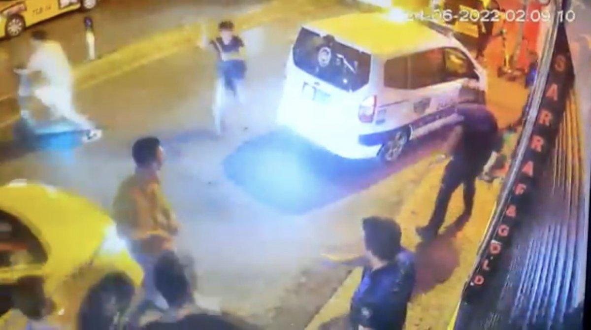 Beşiktaş'ta zabıtalarla afiş kavgasında ortalık karıştı