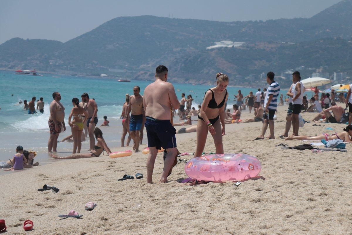 Antalya'da bayramda termometreler 39 dereceyi gösterdi