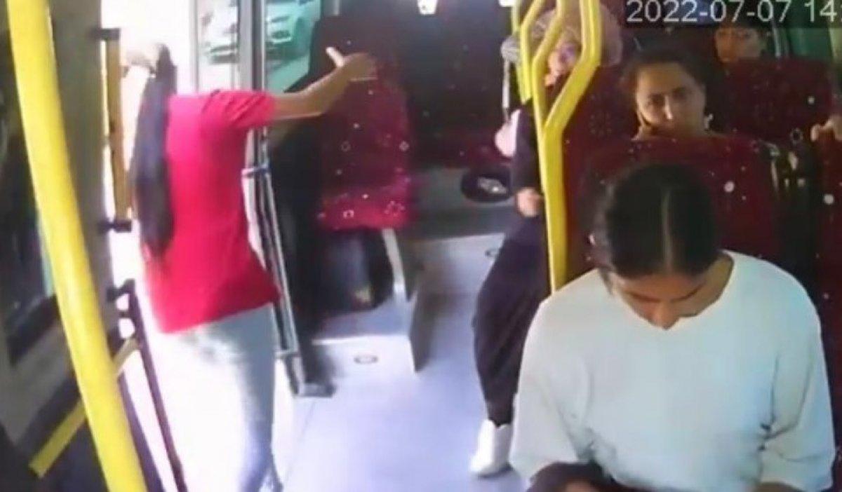 Mersin'de minibüsten düşen kadın hayatını kaybetti