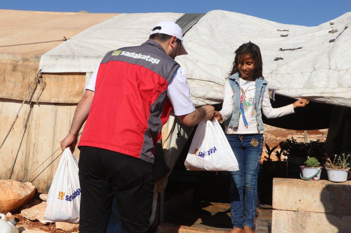 Sadakataşı bayram sevincini 35 ülkede yaşattı