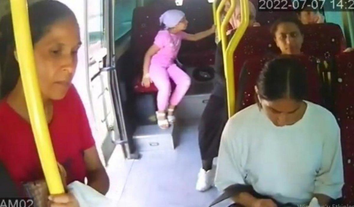 Mersin'de minibüsten düşen kadın hayatını kaybetti