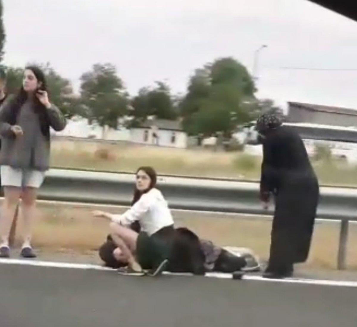 Tekirdağ'da hafif ticari araca kamyon çarptı