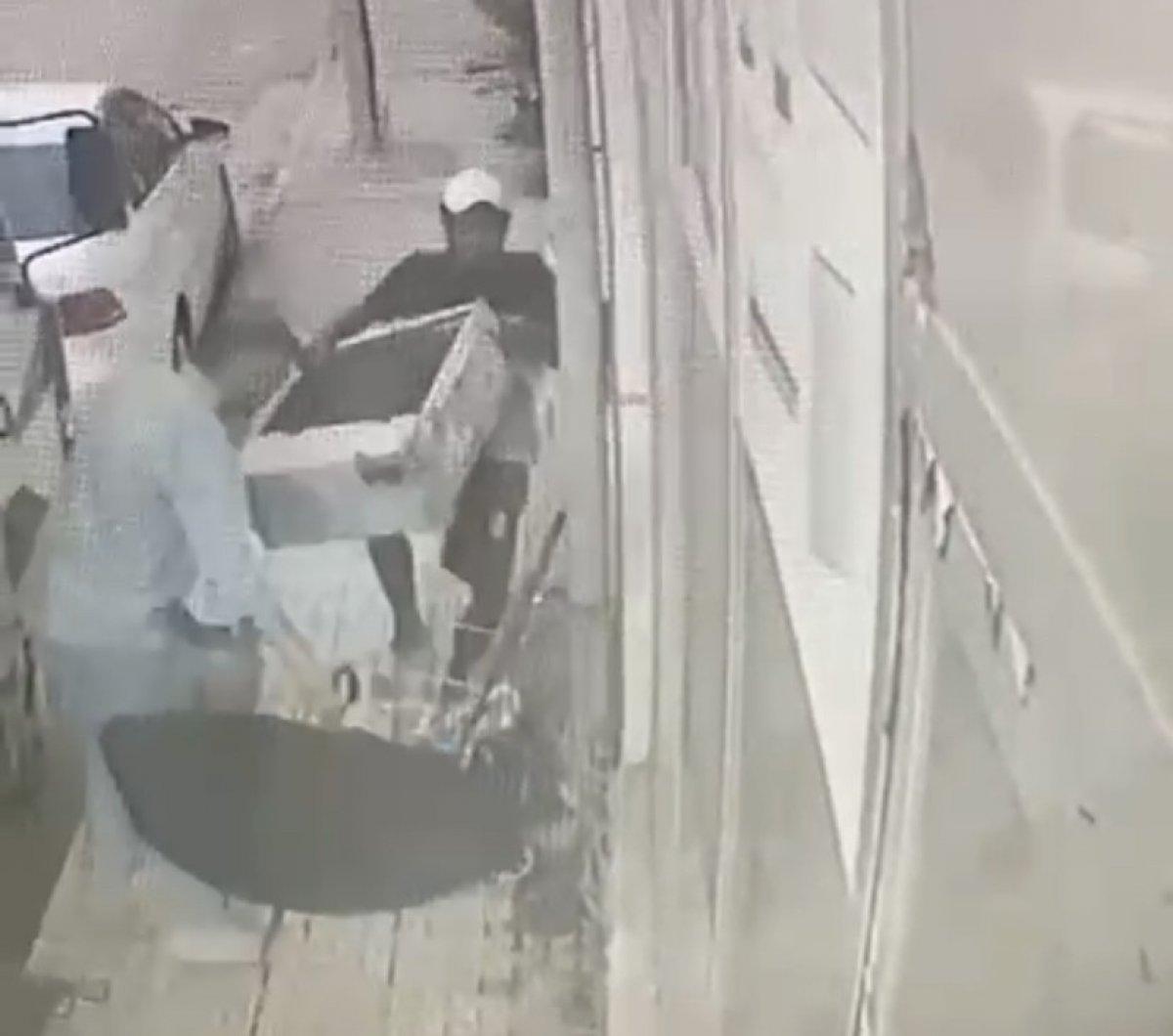 Bursa'da pazar arabasıyla klima motoru hırsızlığı