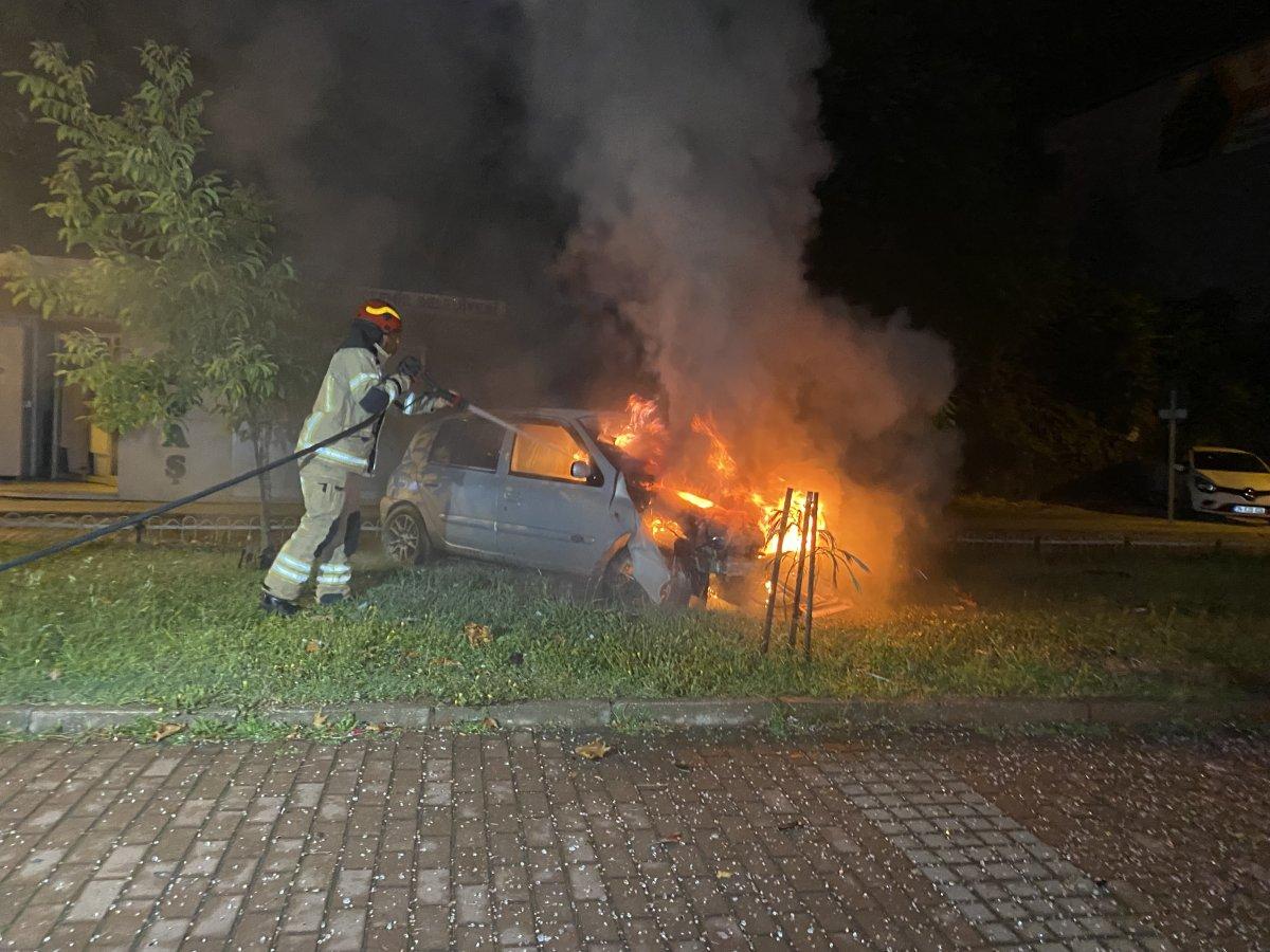 Bursa'da takla atan araç alev aldı: 1 yaralı