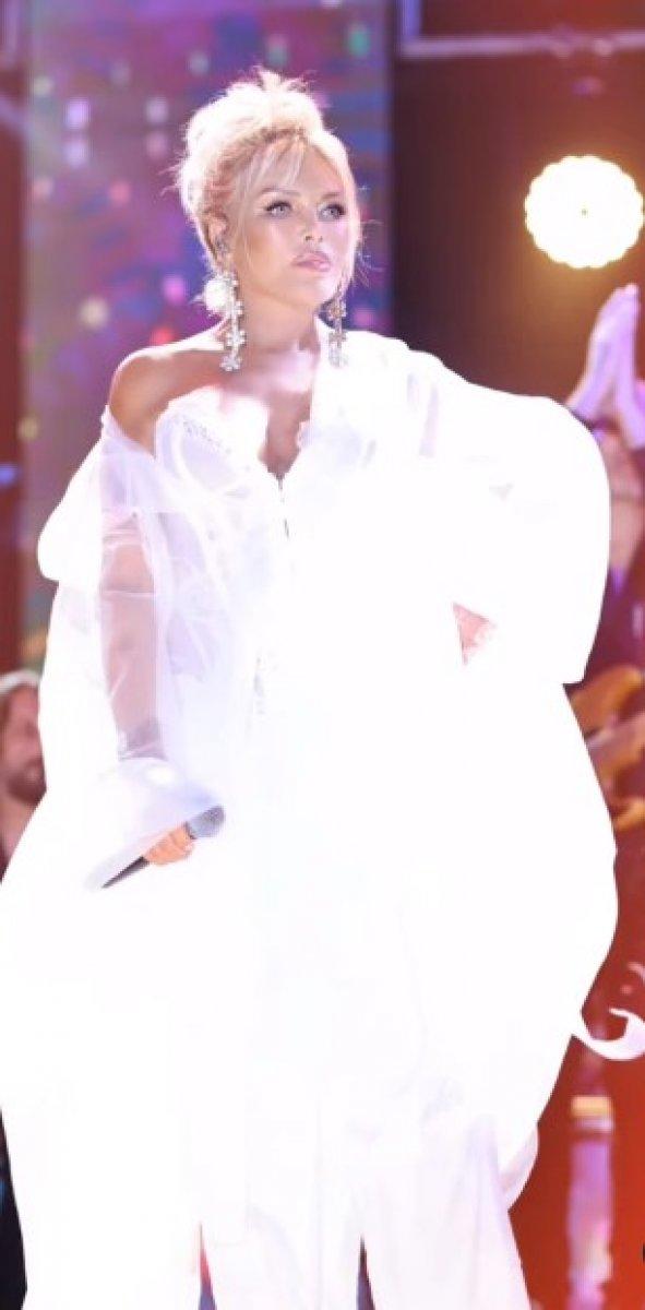 Ajda Pekkan’dan dans şov