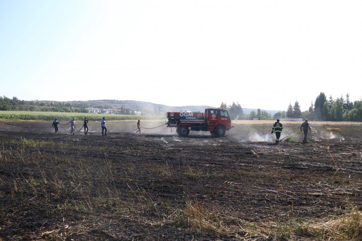 Eskişehir'de 40 dönümlük arpa tarlası dakikalar içerisinde küle döndü