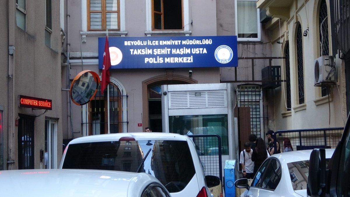 Taksim’de, 52 yabancı uyruklu şahıs yakalandı