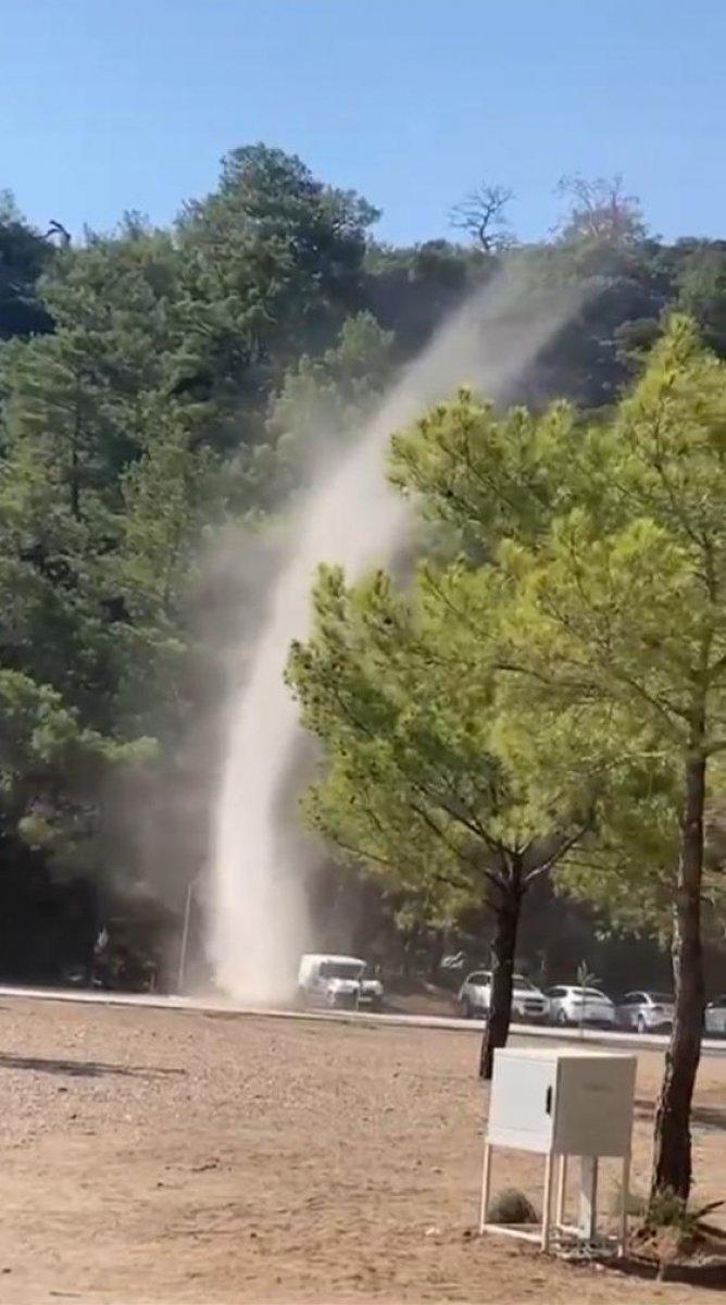 Antalya'da piknik alanında hortum çıktı