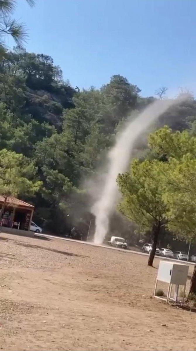 Antalya'da piknik alanında hortum çıktı