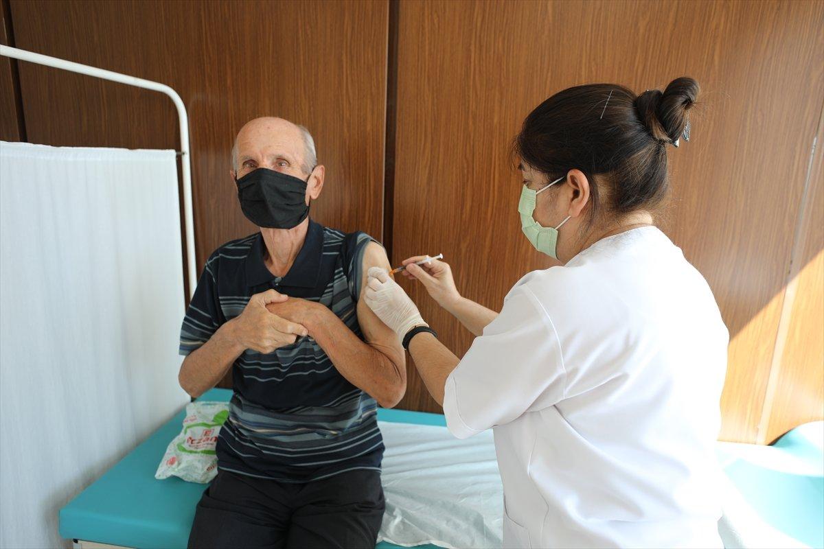 Korona hatırlatma dozu için hastanelerde yoğunluk oluştu