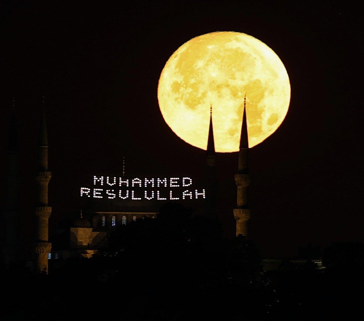 İstanbul'da büyüleyen dolunay görüntüleri