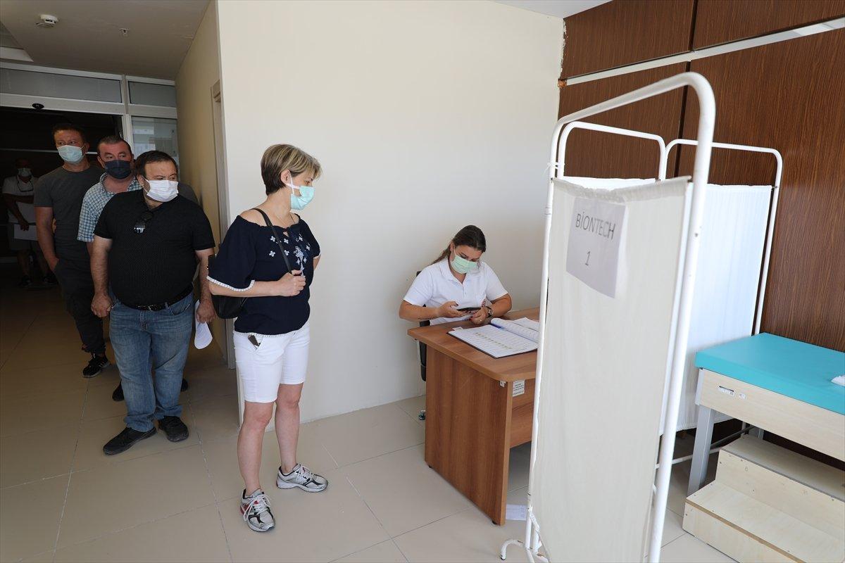 Korona hatırlatma dozu için hastanelerde yoğunluk oluştu