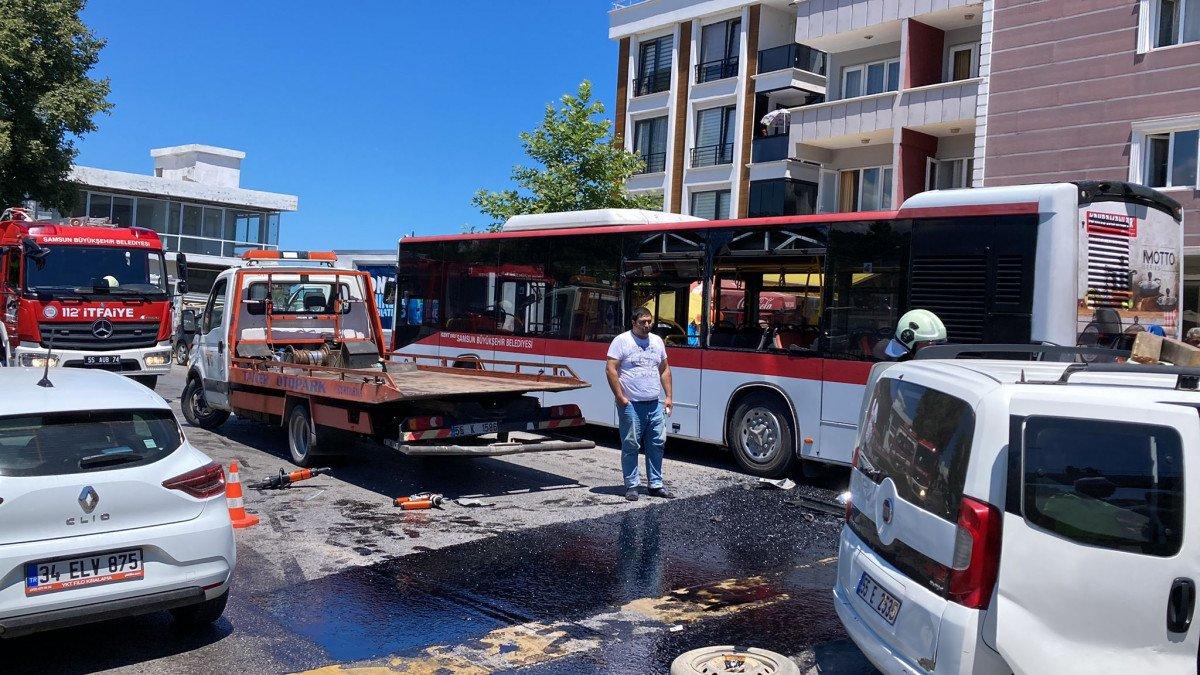 Samsun'da hafif ticari araç, otobüse arkadan çarptı: 2 ölü, 3 yaralı